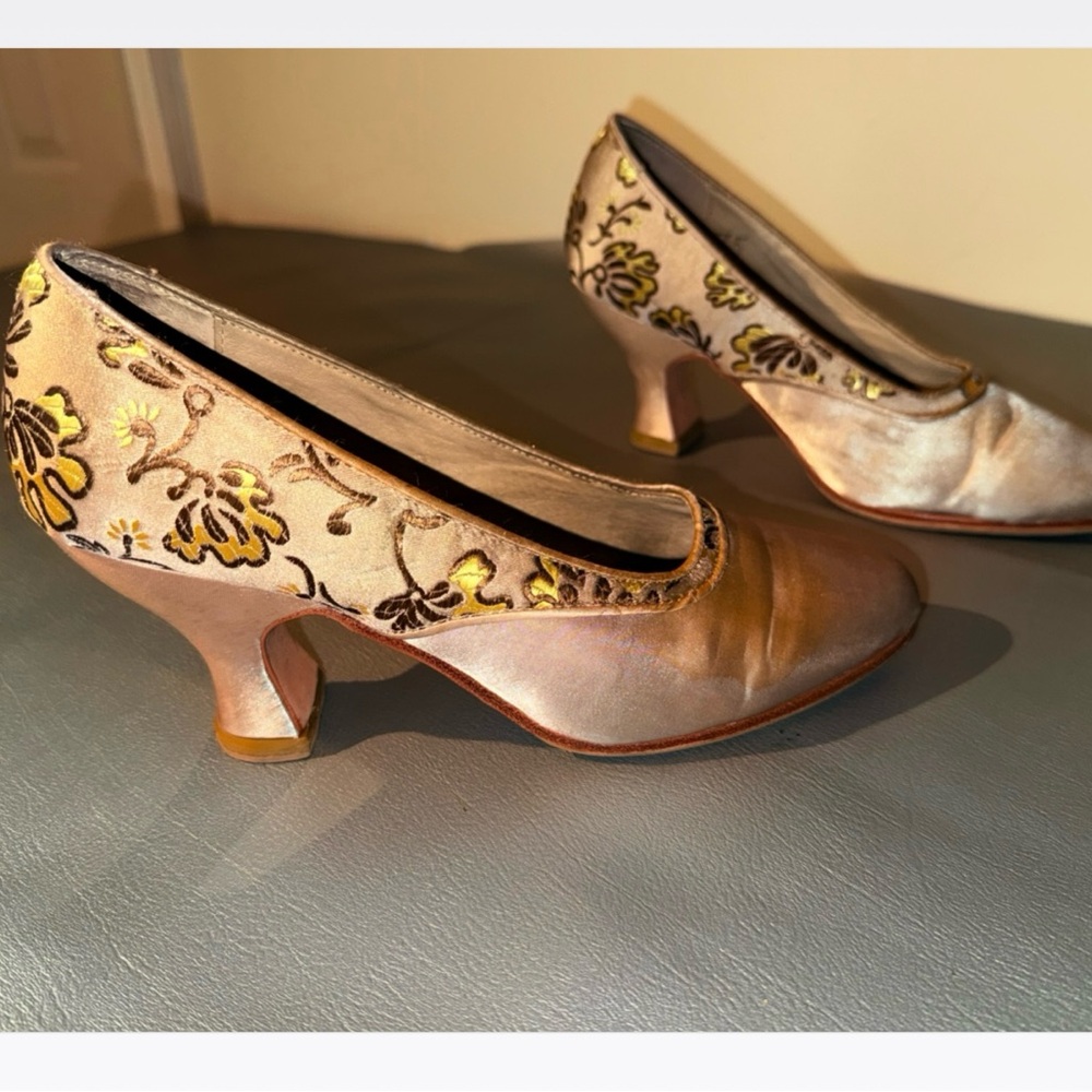 Edwardian Era Vintage theatre Heels-Floral Embroidery see photo for blemishes
